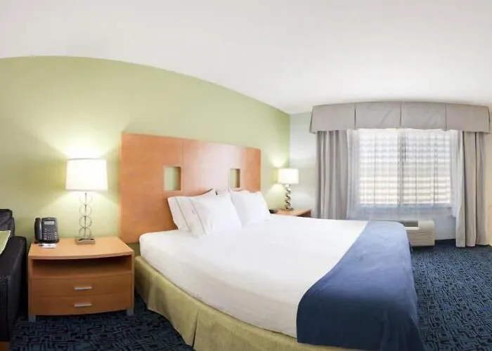 Hotel Express & River By Ihg 2*