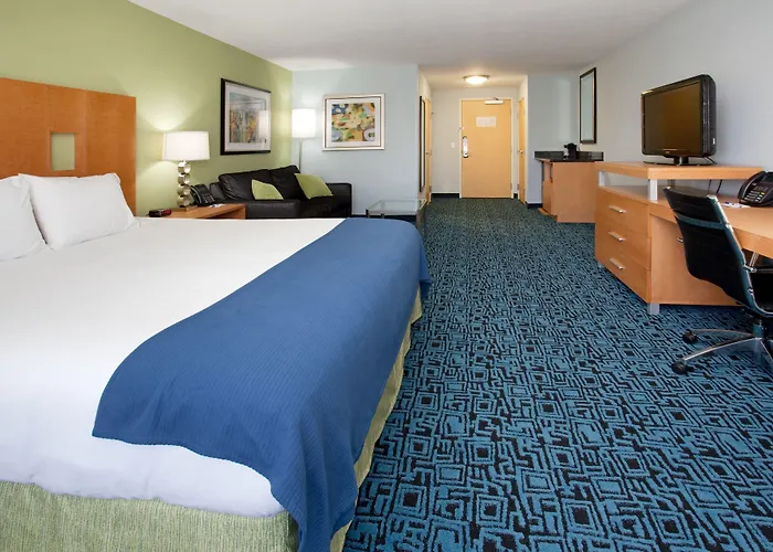 Express & River By Ihg Hotel