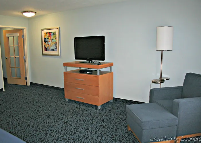 Express & River By Ihg Hotel 2*