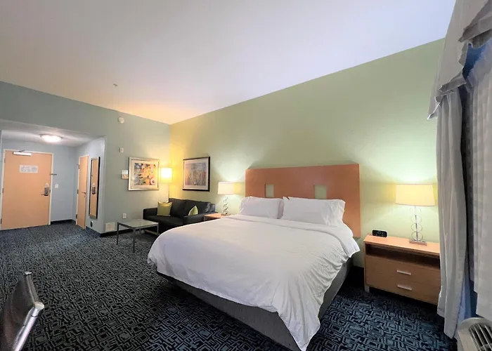 Express & River By Ihg